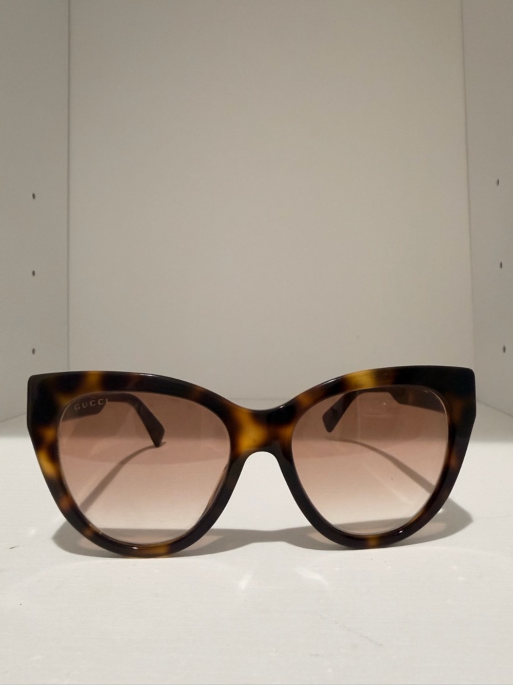 Gucci Tortoiseshell Cat-Eye Sunglasses with Brown Gradient Lenses GG0460S